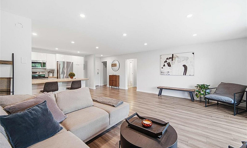 304 365 Wellington C...