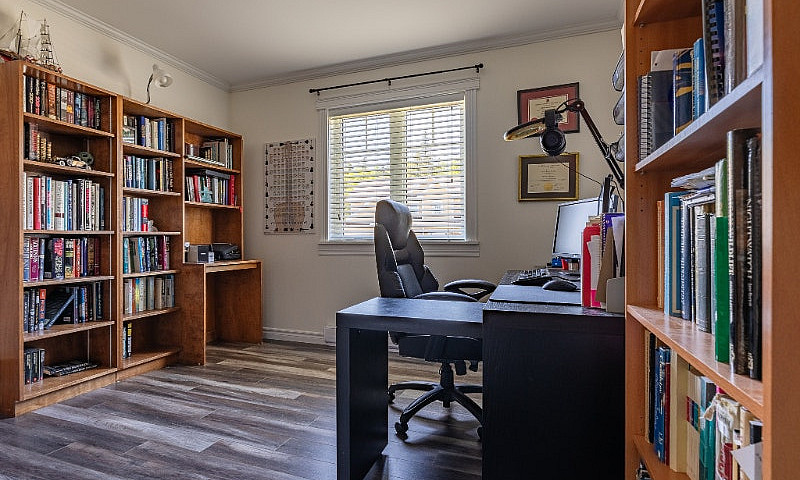 Just Listed With Apa...