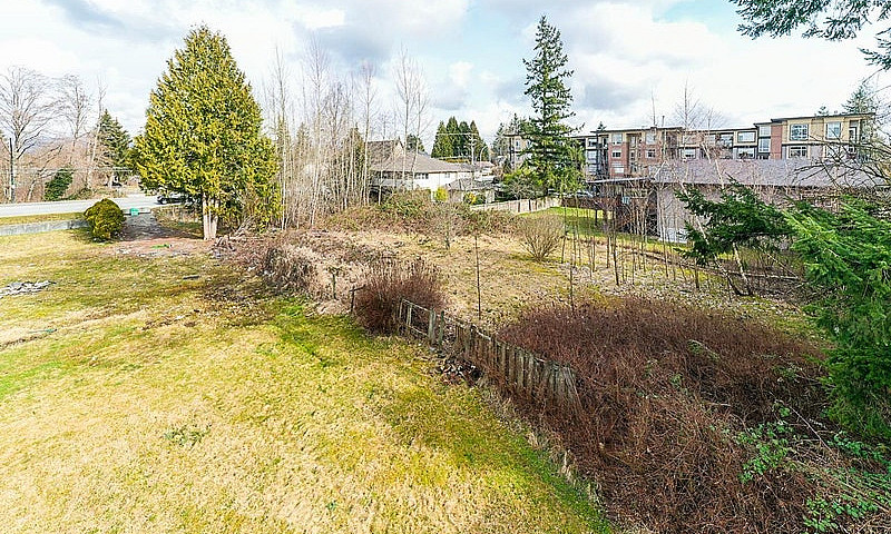 13878 108 Avenue Sur...