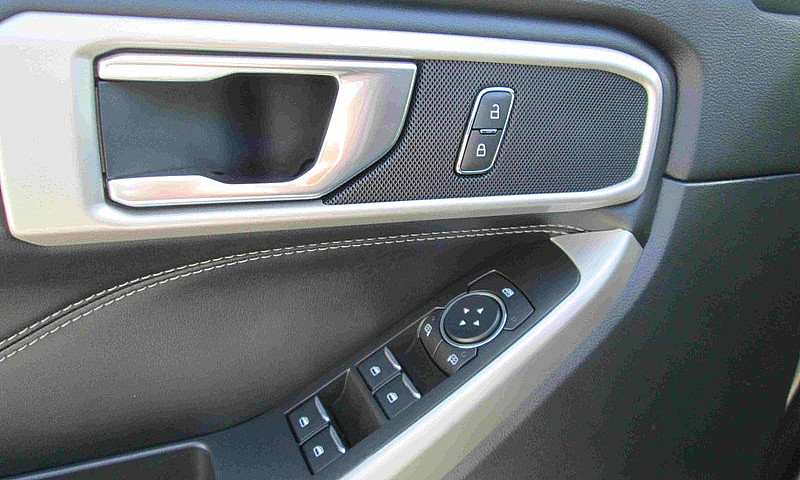 2022 Ford Explorer X...