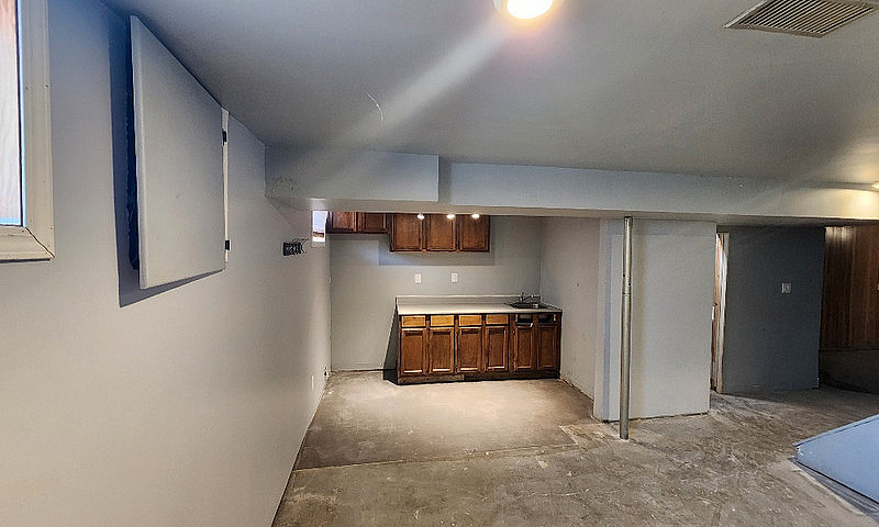 664 Retallack St - M...