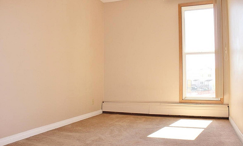 Lanky Court Apartmen...