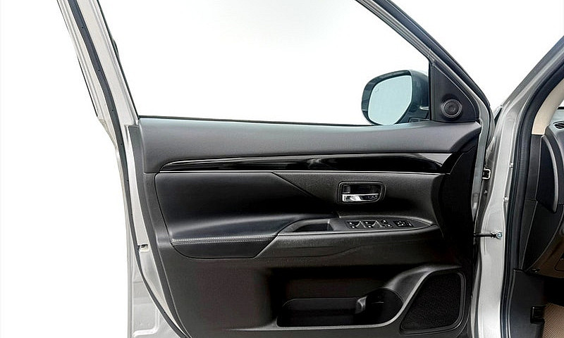 2020 Mitsubishi Outl...