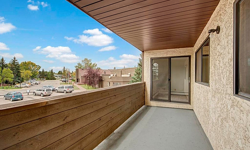 Sizable, Quiet 2 Bed...