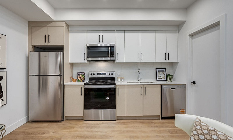 Modern 1-Bed Basemen...