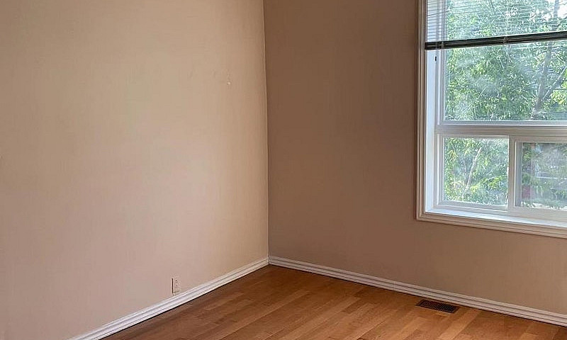 763 Dundas Street W ...