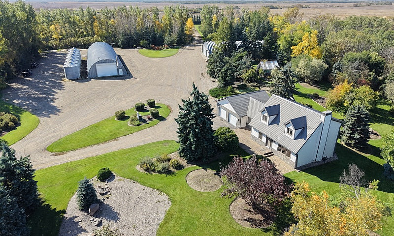Beautiful Yard & Res...