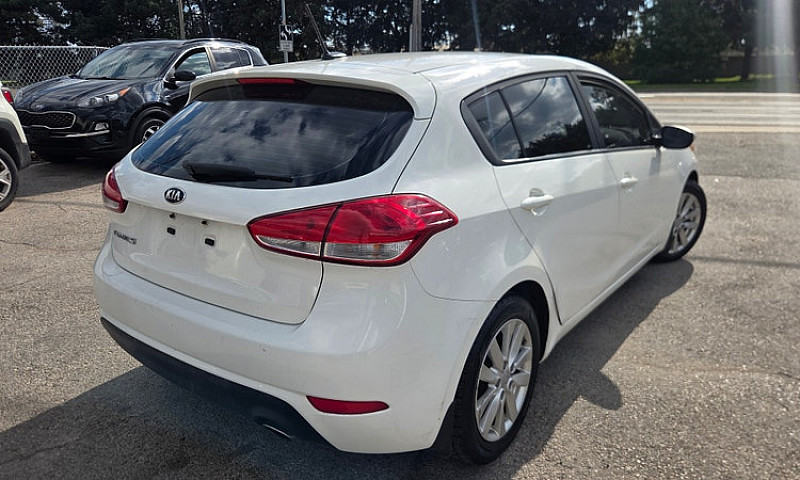2016 Kia Forte 5-Doo...
