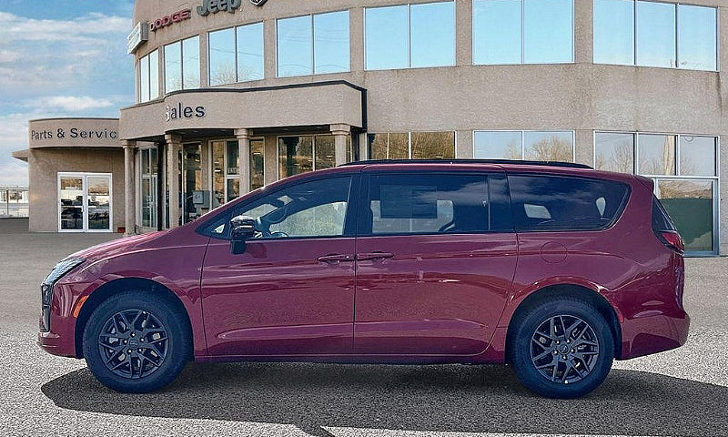 2027 Chrysler Pacifi...