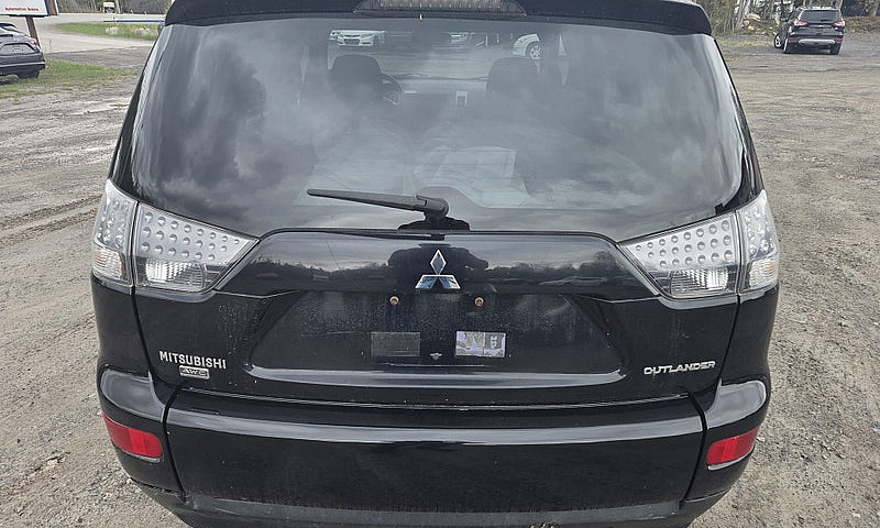2009 Mitsubishi Outl...
