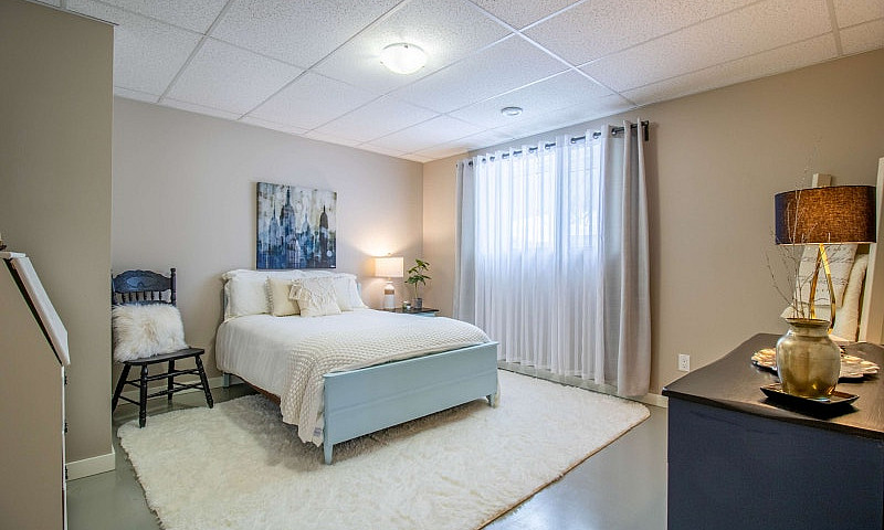 Stunning, 6 Bdrm, 3....