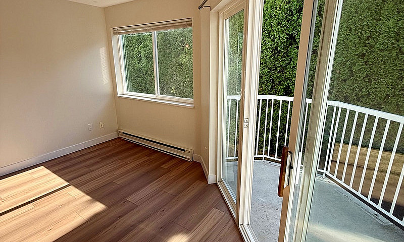 Spacious 1 Bedroom 1...