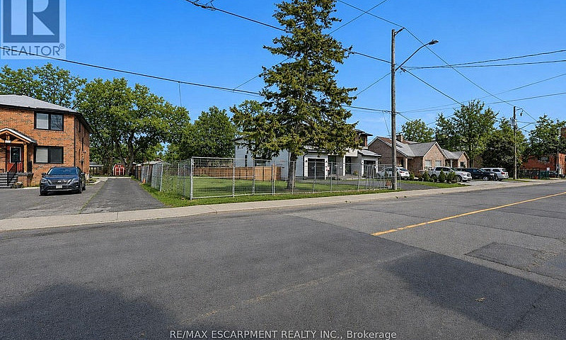 19A Broadview Avenue...