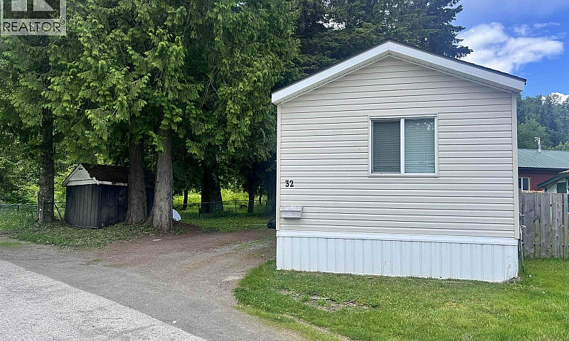 32 4619 Lowrie Avenu...