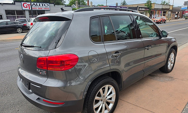 2017 Volkswagen Tigu...