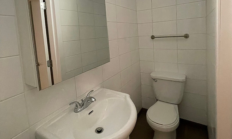Stunning 2 Bedroom/1...