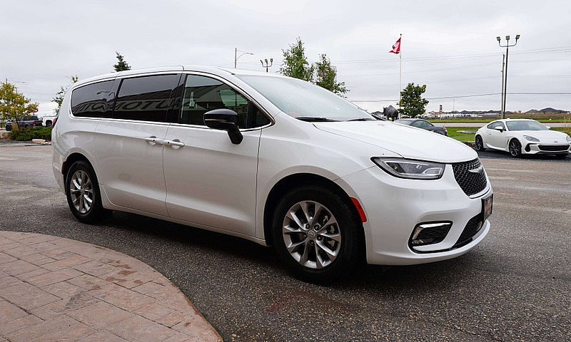 2026 Chrysler Pacifi...