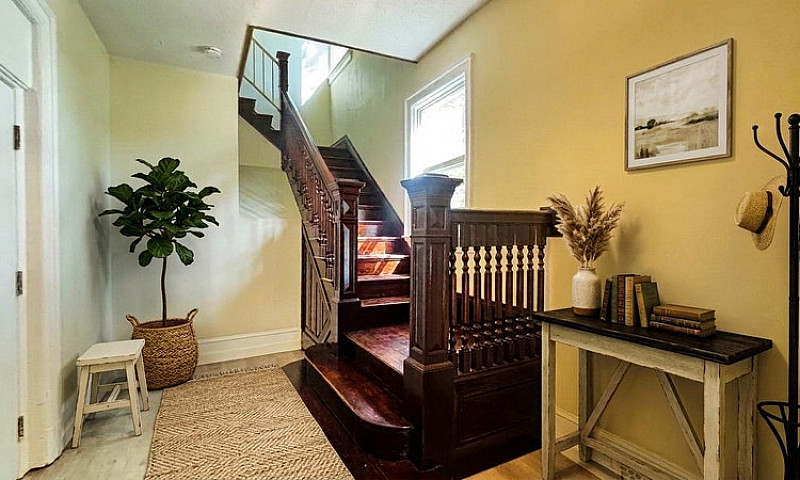 **Spacious 2-Bedroom...