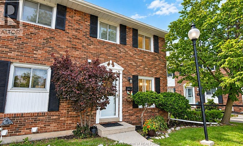 3096 Meadowbrook Lan...