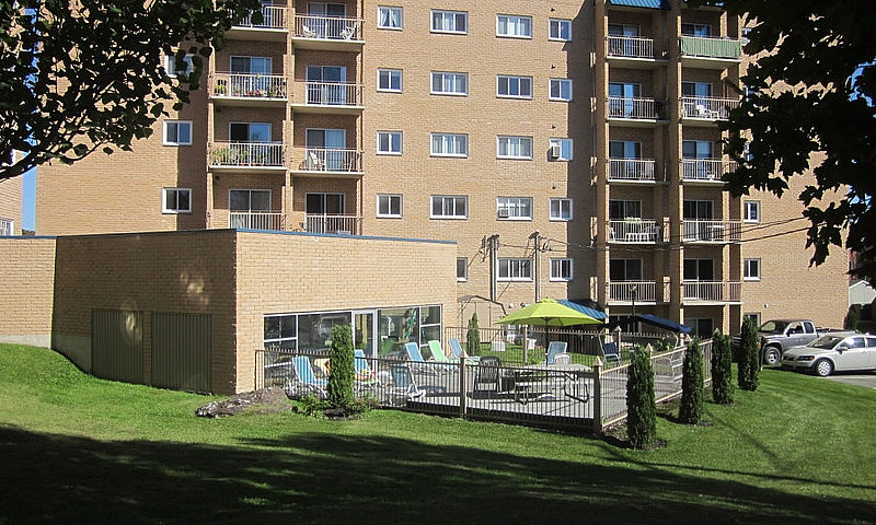 1 1/2 (Piscine Intér...