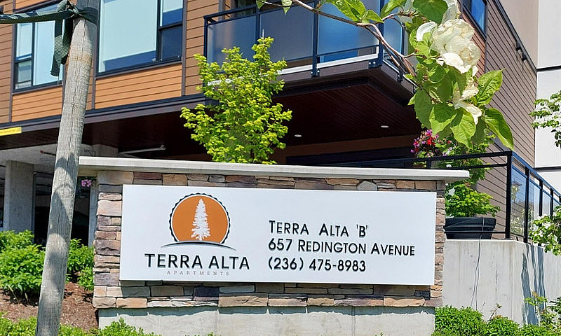 2 Bedroom + Den Apar...