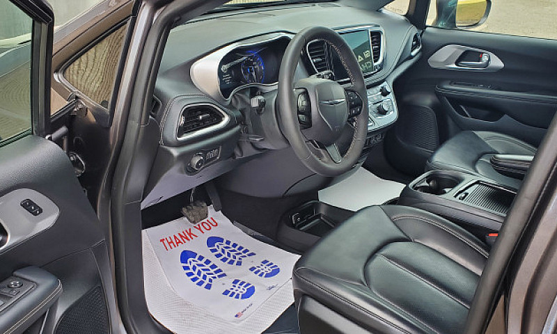 2023 Chrysler Pacifi...
