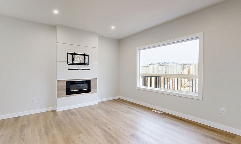#2207 - 3 Bed/2 Bath...