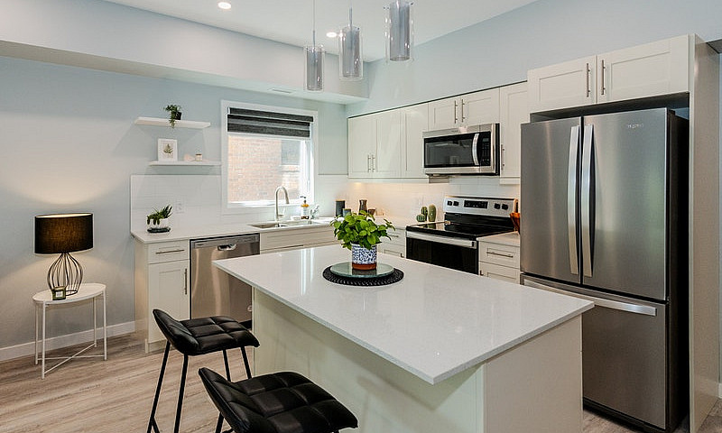 881 Grosvenor Avenue...