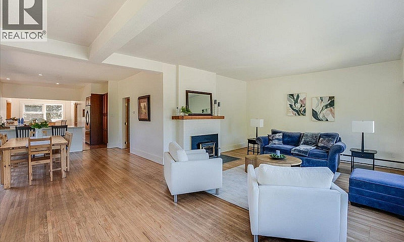 422 Maple Street Nel...