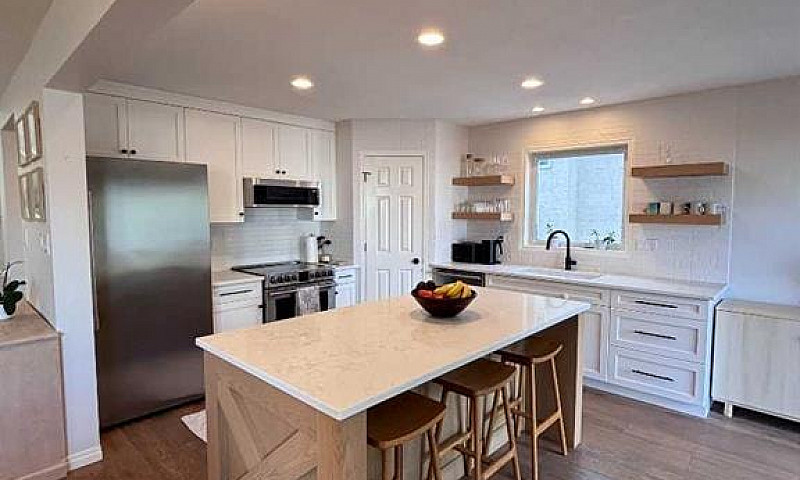 18 Sarcee Place W Le...