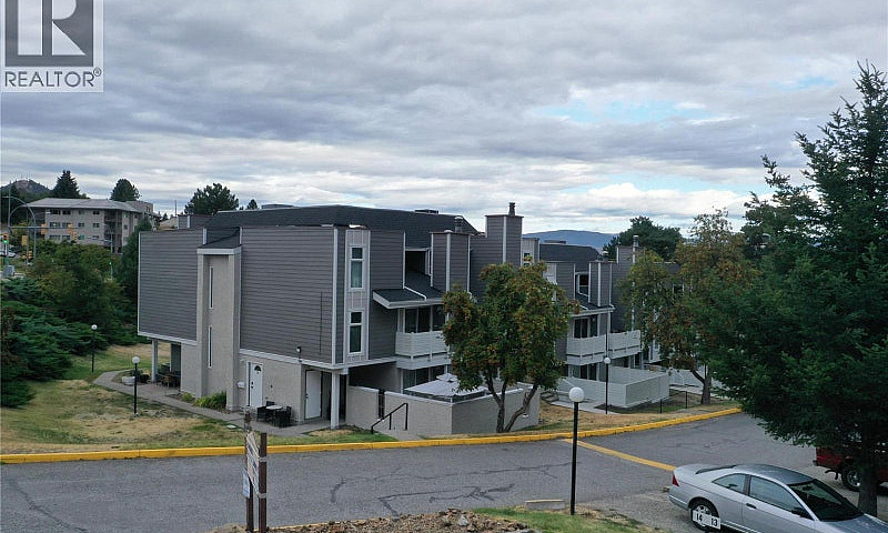 1435 Summit Drive Un...