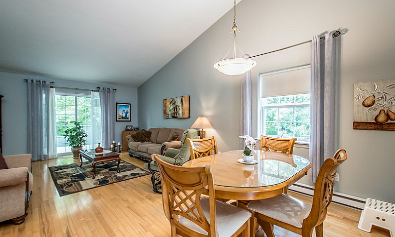 Condo In Dieppe...