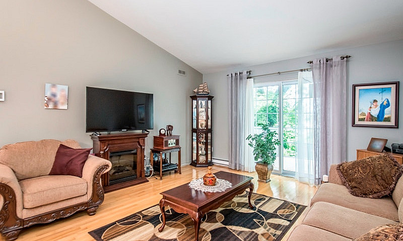 Condo In Dieppe...
