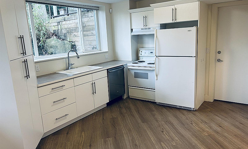 Bsmt Suite-3897 154 ...