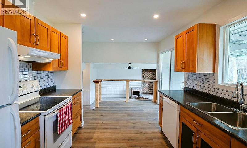 1324 Moffat Avenue Q...