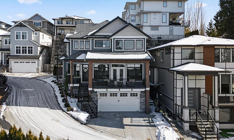 36 4295 Old Clayburn...