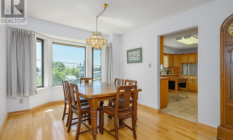 513 E 5Th Street Nor...