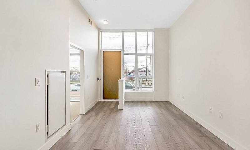 3559 E Kent Ave N...