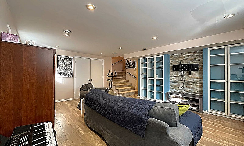 $645,000 - Semi-Deta...