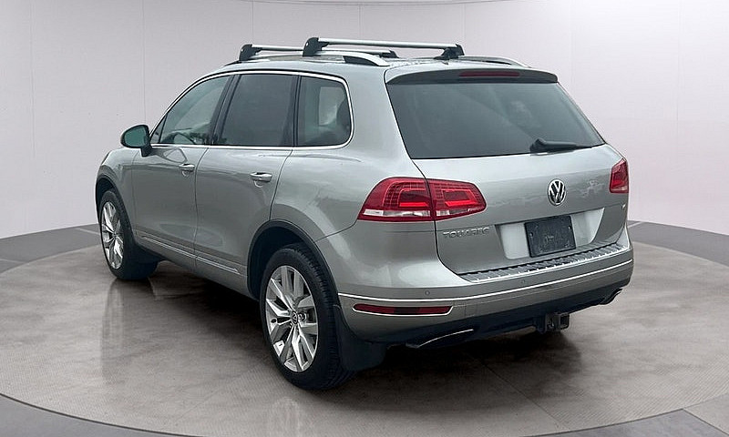 2016 Volkswagen Toua...