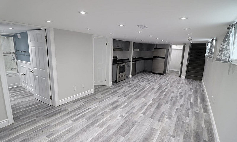 Bright 2 Bedroom Bas...