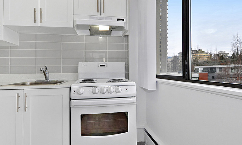 Pacific Beach Apartm...