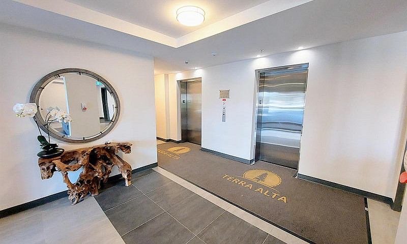 2 Bedroom + Den Apar...