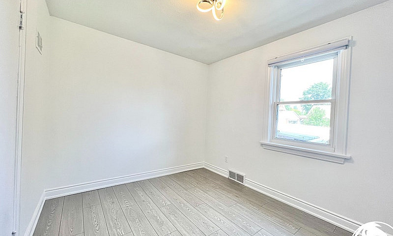 2 Bed 1 Bath -Main F...