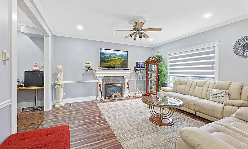 14674 80A Avenue Sur...