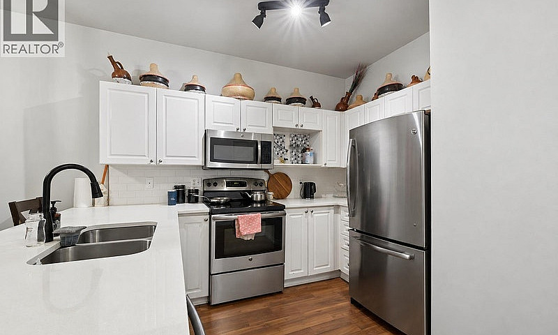 102 2109 Rowland Str...