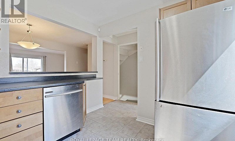 2942 Fairlea Crescen...