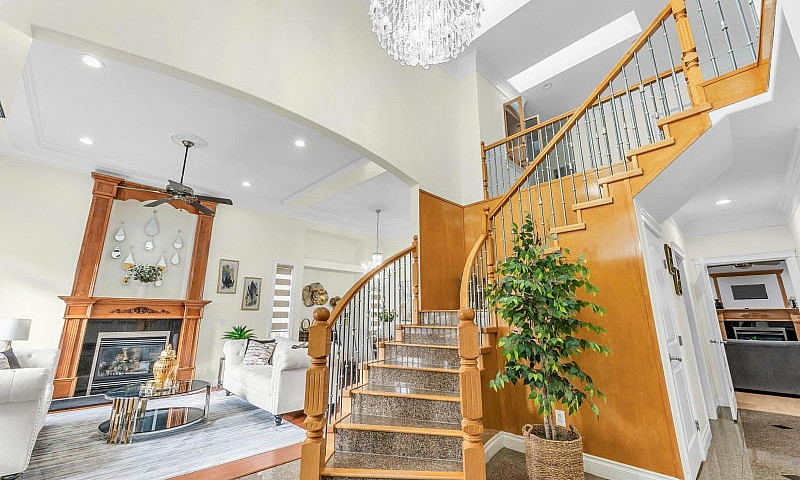 13239 89 Avenue Surr...