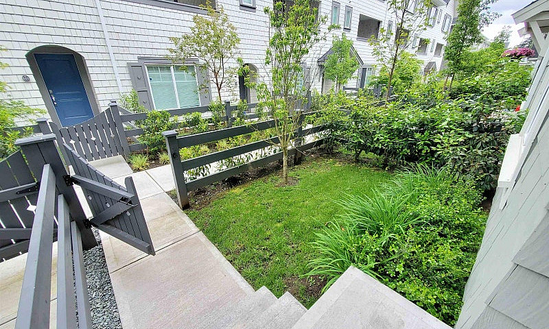 11 15850 85 Avenue S...