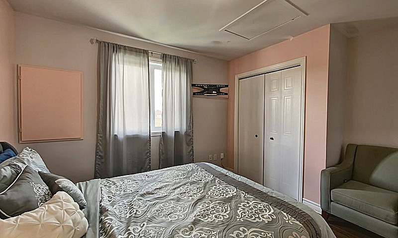 1 085 000$ - Triplex...